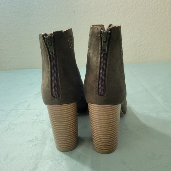 Report Women's Olive Green Lace Up Heels Size 7.5 - Picture 7 of 9